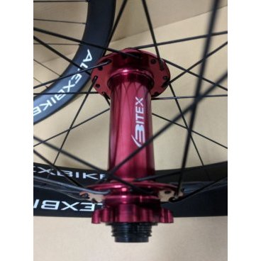 Велосипедные карбоновые колеса ALEXBIKES в сборе, ширина обода 90 мм, + втулки (26-90-red)